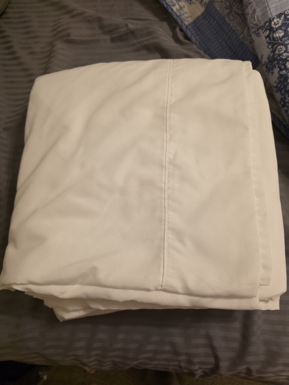 Cosy House Everyday Bed Sheets- White King Size- Like New